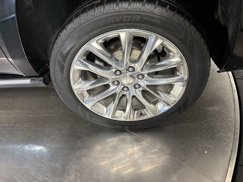 Used 2019 Chevrolet Suburban Premier w/ Premier Plus Edition image 12