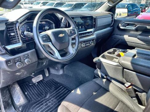 Used 2023 Chevrolet Silverado 1500 LT AWD/4WD image 10