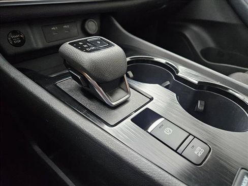Used 2025 Nissan Rogue SV FWD image 9