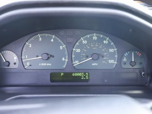 Used 2002 Land Rover Range Rover HSE image 32