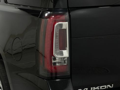 Used 2019 GMC Yukon SLT w/ Premium Edition AWD/4WD image 34