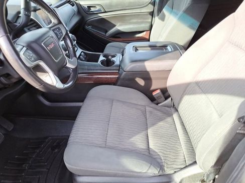 Used 2018 GMC Yukon XL SLE w/ Convenience Package image 11