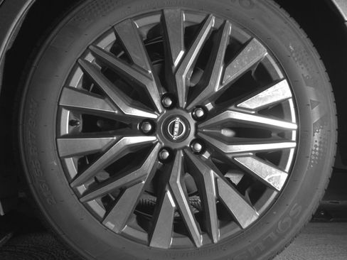 Used 2025 Nissan Altima 2.5 SV FWD image 14