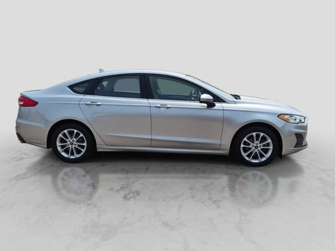 Used 2020 Ford Fusion SE FWD image 9