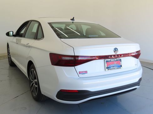 New 2025 Volkswagen Jetta SE image 7