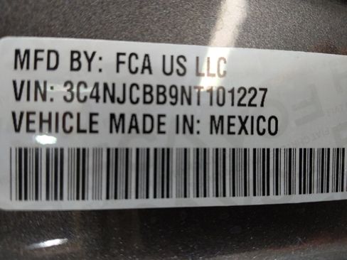 Used 2022 Jeep Compass Latitude image 33