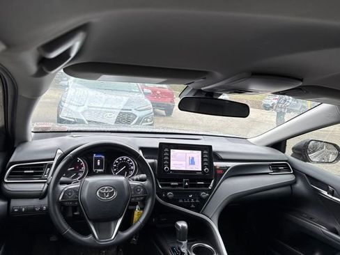 Used 2024 Toyota Camry SE image 11