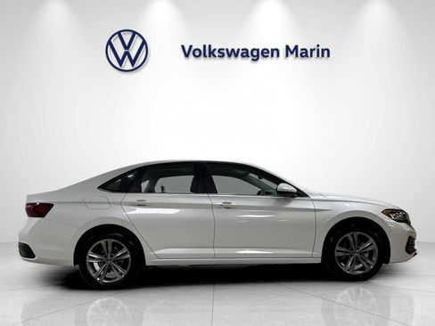 Used 2023 Volkswagen Jetta SE w/ Panoramic Sunroof Package FWD image 6
