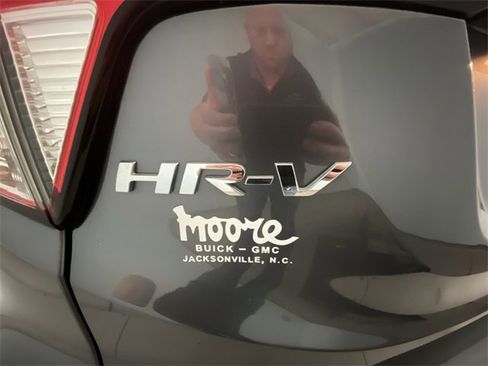 Used 2020 Honda HR-V LX image 25