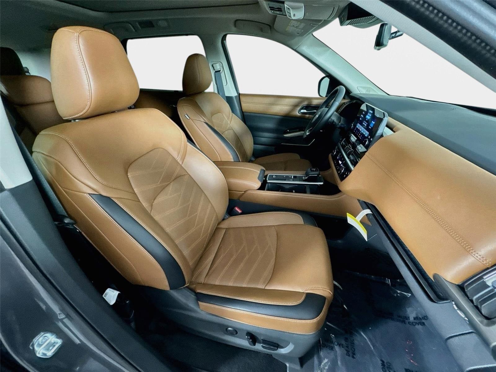 Certified 2025 Nissan Pathfinder Platinum w/ Cargo Package FWD image 29