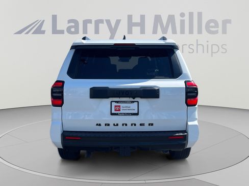 Used 2025 Toyota 4Runner SR5 AWD/4WD image 4