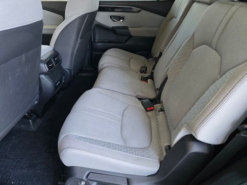 Used 2023 Honda Pilot LX image 15