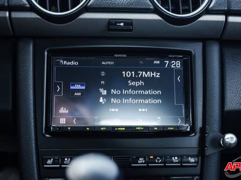 Used 2009 Porsche Cayman image 12