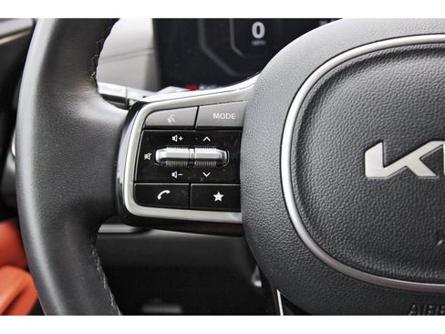 Used 2025 Kia Carnival SX w/ SX Dark Edition Package FWD image 19