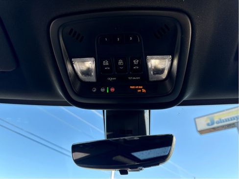 Used 2023 Chevrolet Traverse RS image 24