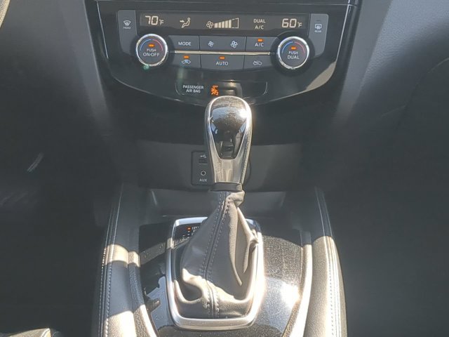 Used 2017 Nissan Rogue Sport SL w/ SL Premium Package FWD image 19