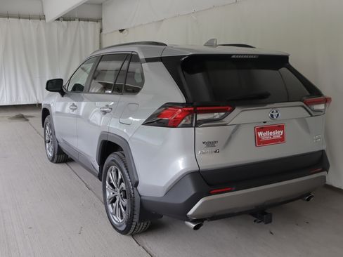 Used 2022 Toyota RAV4 Limited AWD/4WD image 26