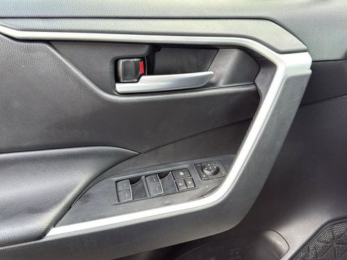 Used 2025 Toyota RAV4 XLE w/ Convenience Package image 12