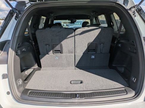 New 2025 Jeep Grand Cherokee L Laredo image 11