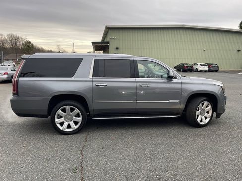 Used 2018 Cadillac Escalade ESV Luxury image 4