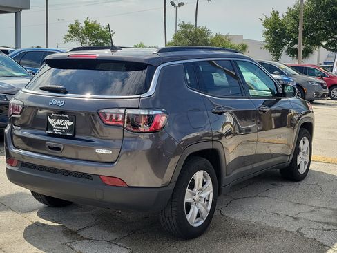 Used 2022 Jeep Compass Latitude w/ Convenience Group FWD image 4