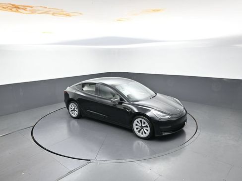Used 2023 Tesla Model 3 Standard Range RWD image 2