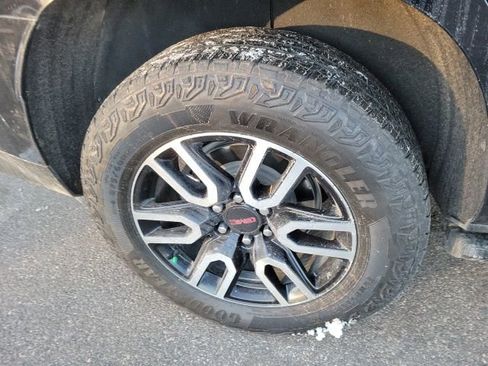 Used 2024 GMC Yukon AT4 w/ AT4 Premium Plus Package image 24