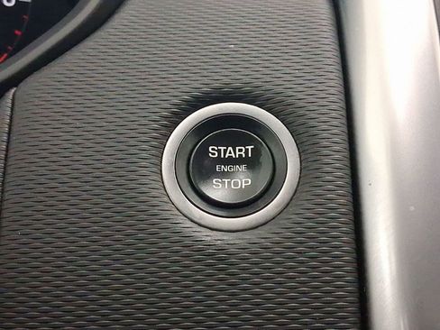 Used 2025 Land Rover Discovery Dynamic SE image 23