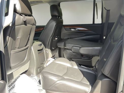 Used 2017 Cadillac Escalade ESV Premium Luxury w/ LPO, Radiant Package AWD/4WD image 18