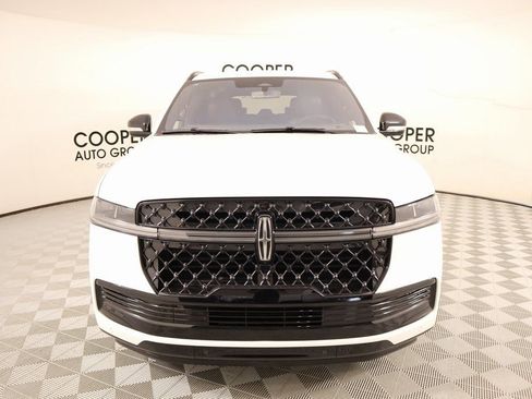 New 2025 Lincoln Navigator Reserve w/ Jet Appearance Package AWD/4WD image 9
