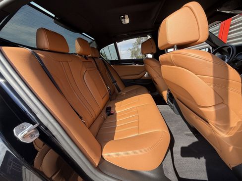 Used 2018 BMW M550i xDrive image 17