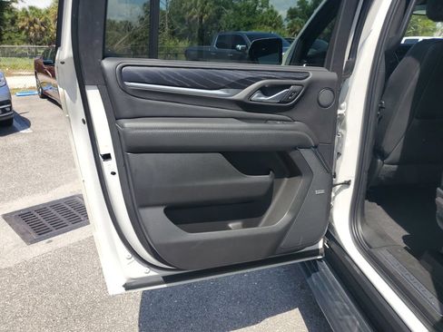 Used 2022 GMC Yukon XL Denali AWD/4WD image 15