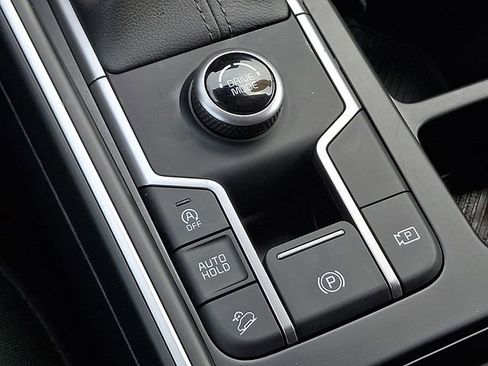 Certified 2025 Kia Sorento LX FWD image 25