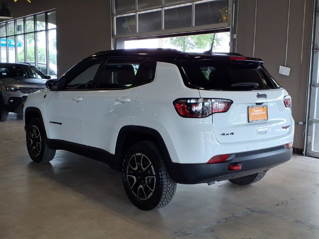 Used 2024 Jeep Compass Trailhawk AWD/4WD image 8