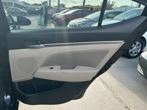 Used 2020 Hyundai Elantra SEL FWD image 18
