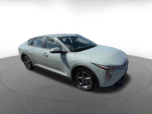 Used 2025 Kia K4 FWD image 2