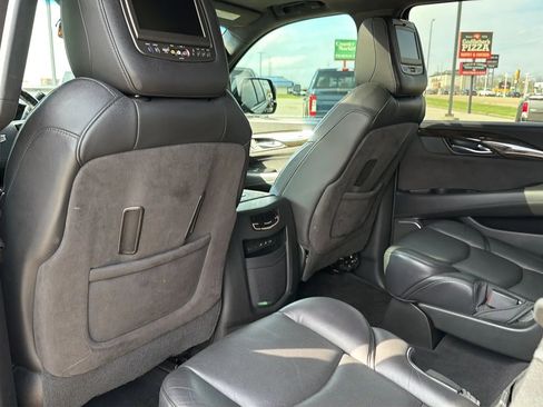 Used 2018 Cadillac Escalade Platinum image 41