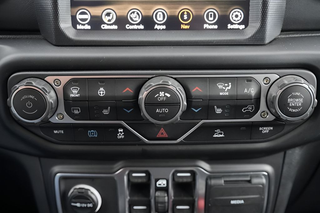Used 2023 Jeep Wrangler Unlimited Sahara w/ Cold Weather Group AWD/4WD image 33