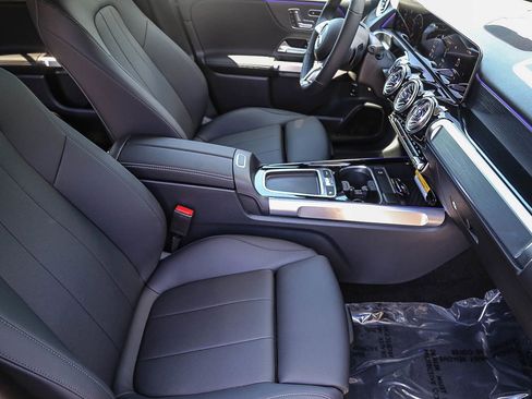 New 2026 Mercedes-Benz GLB 250 image 15