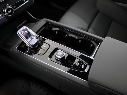 New 2025 Volvo XC90 T8 Core w/ Protection Package image 23