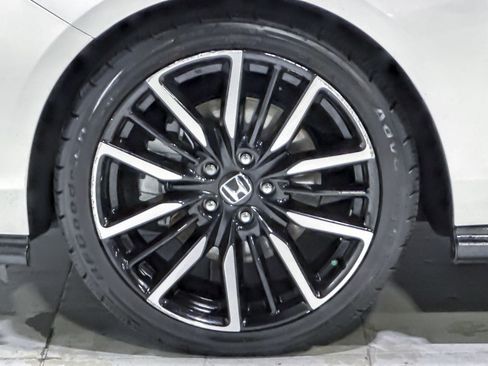 Used 2024 Honda Accord Touring image 11