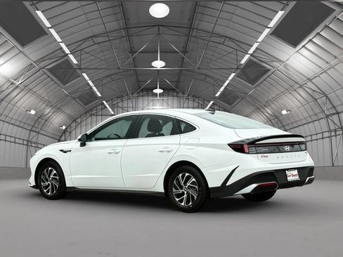 Used 2026 Hyundai Sonata Blue FWD image 5