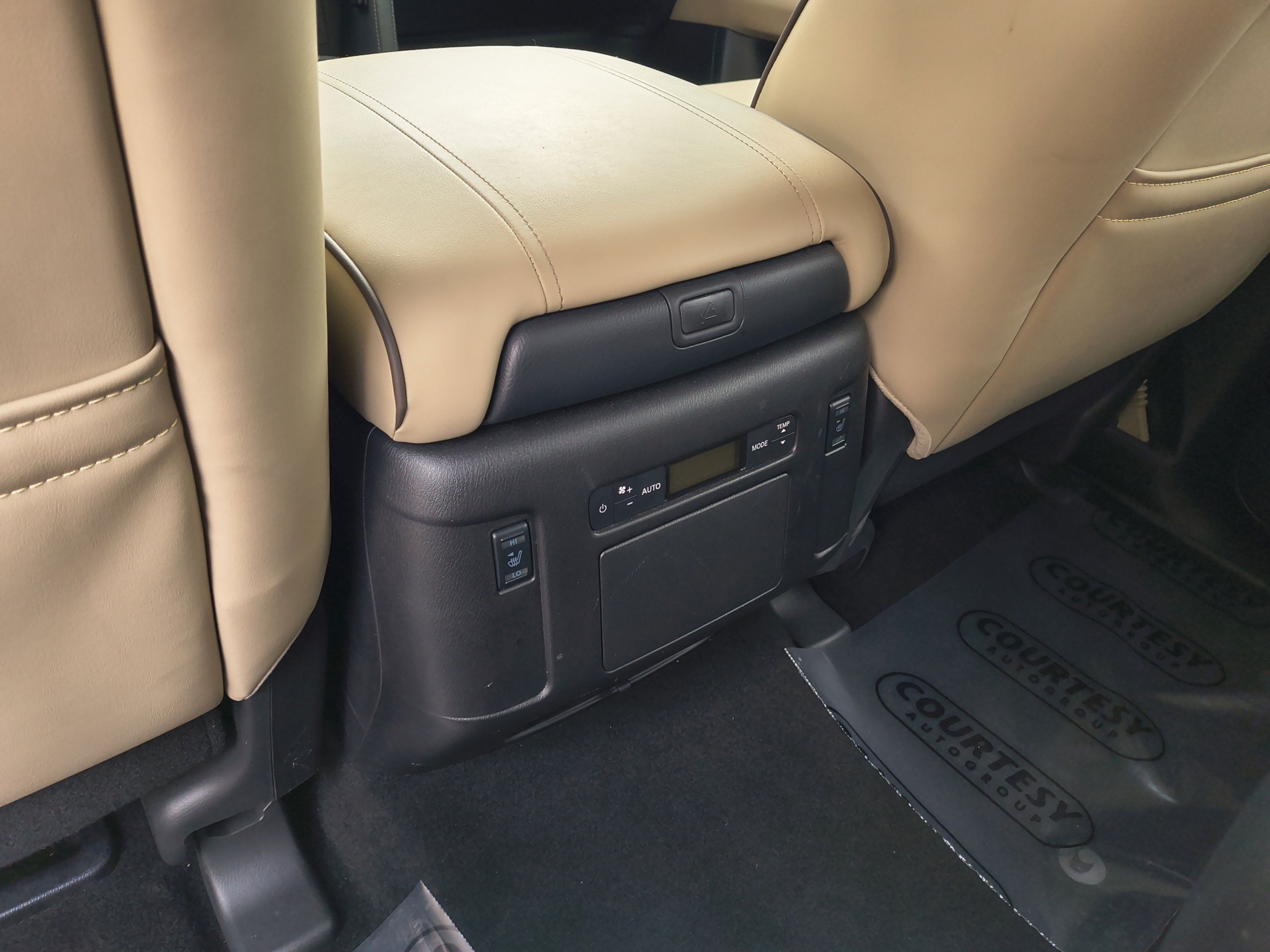 Used 2023 Nissan Armada Platinum w/ Captain's Chairs Package RWD image 17