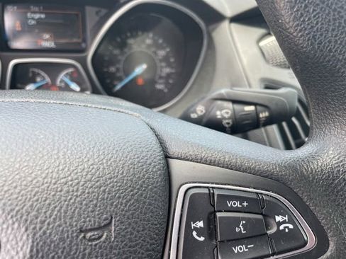 Used 2018 Ford Focus SE FWD image 27