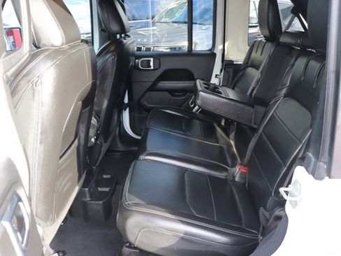 Used 2023 Jeep Wrangler Sahara image 12