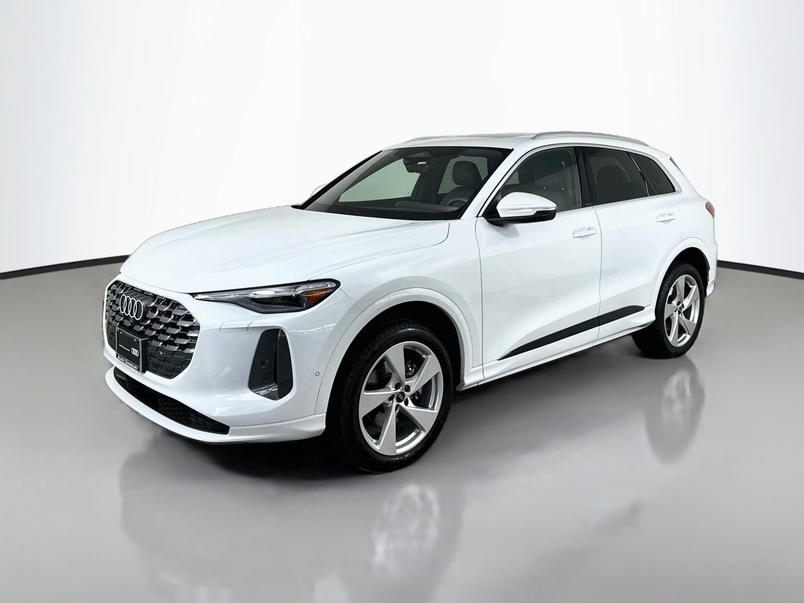 Certified 2025 Audi Q5 Premium w/ Premium Plus AWD/4WD image 1