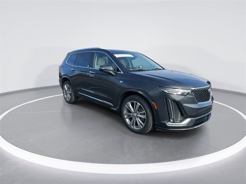 Used 2023 Cadillac XT6 Premium Luxury w/ Technology Package image 2