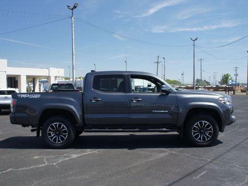 Used 2021 Toyota Tacoma TRD Sport AWD/4WD image 19