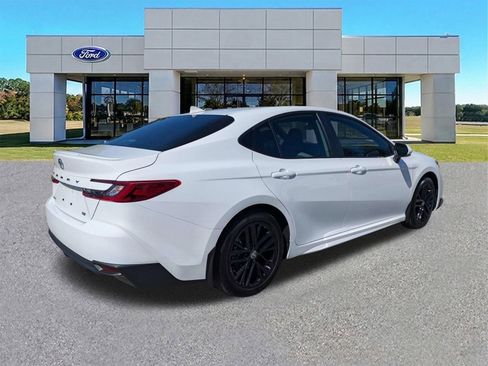 Used 2026 Toyota Camry SE FWD image 3