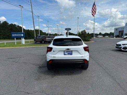 Used 2024 Chevrolet Trax RS w/ Driver Confidence Package FWD image 5